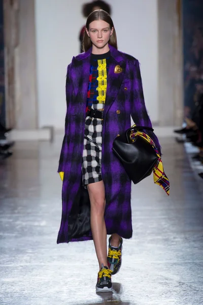Look 24